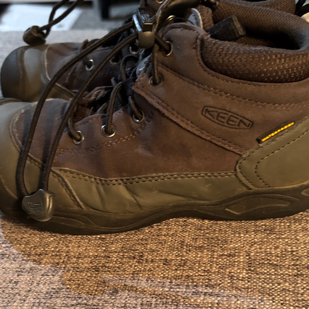 KEEN Boy’s Dark Brown Waterproof Trail Boots Sz 1
